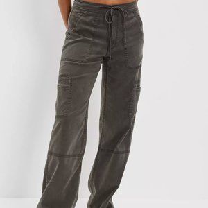 Grey AE Dreamy Drape Stretch Wide leg Cargo pants (SIZE 6LONG)
